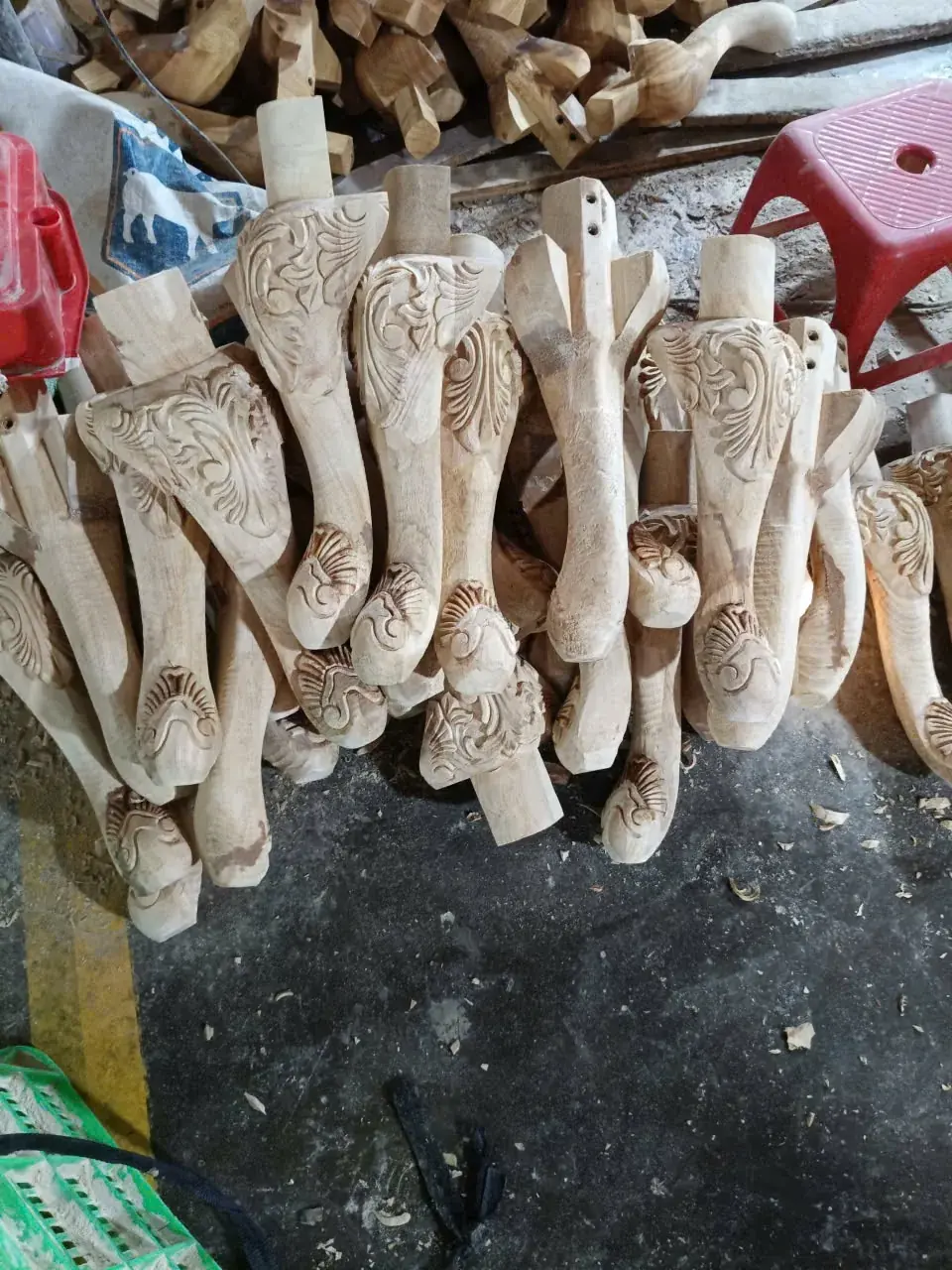 Gia công chân ghế gỗ tân cổ điển và bàn ghế gỗ tự nhiên tại xưởng Trường Tồn Wood