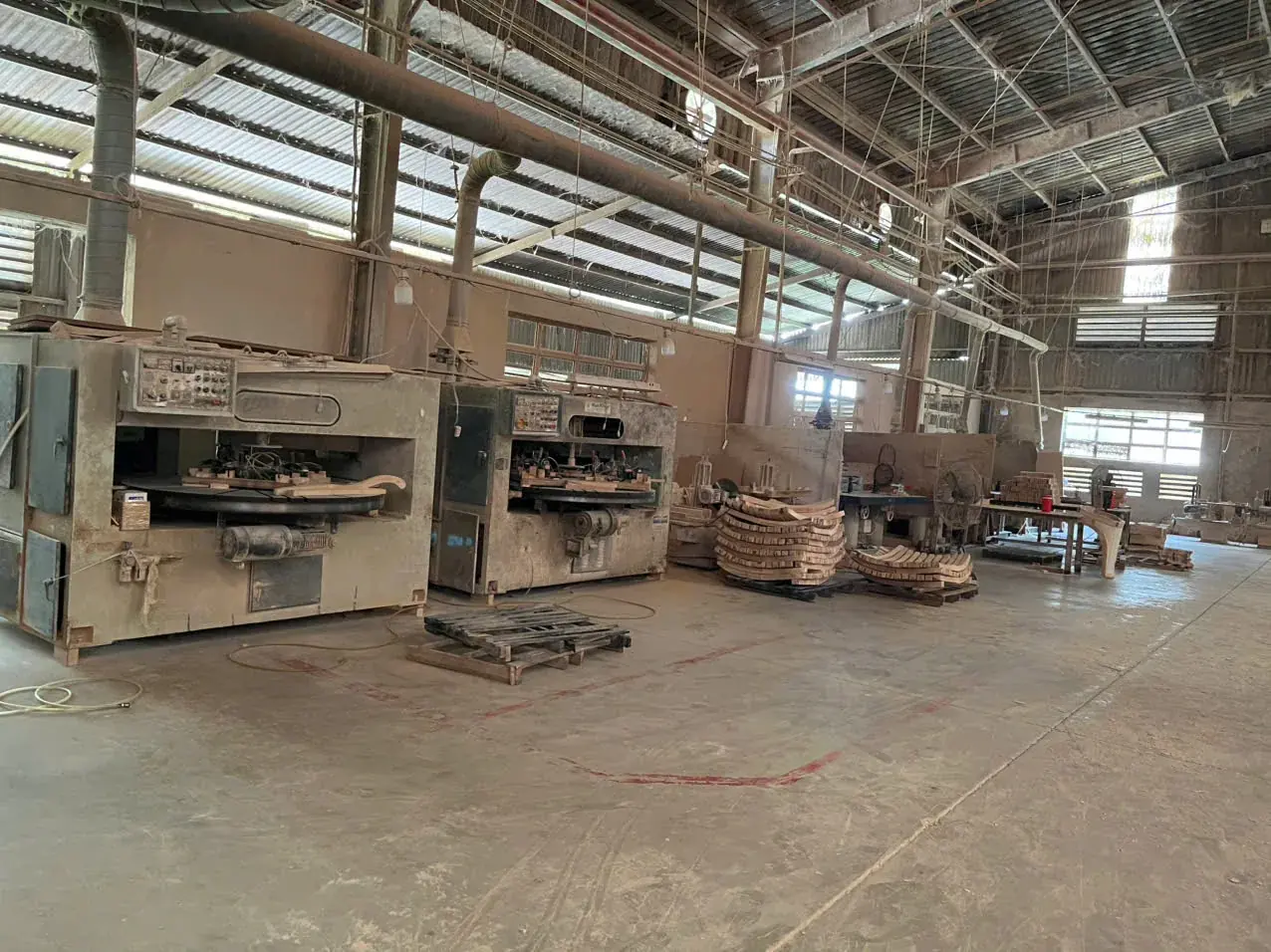 Hệ thống máy tiện phay CNC gỗ công nghiệp hiện đại tại xưởng Trường Tồn Wood